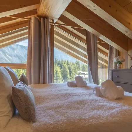 Superbe Triplex De 200 M.c. - Vue Sur La Saulire Et Les Pistes De Moriond Apartment
